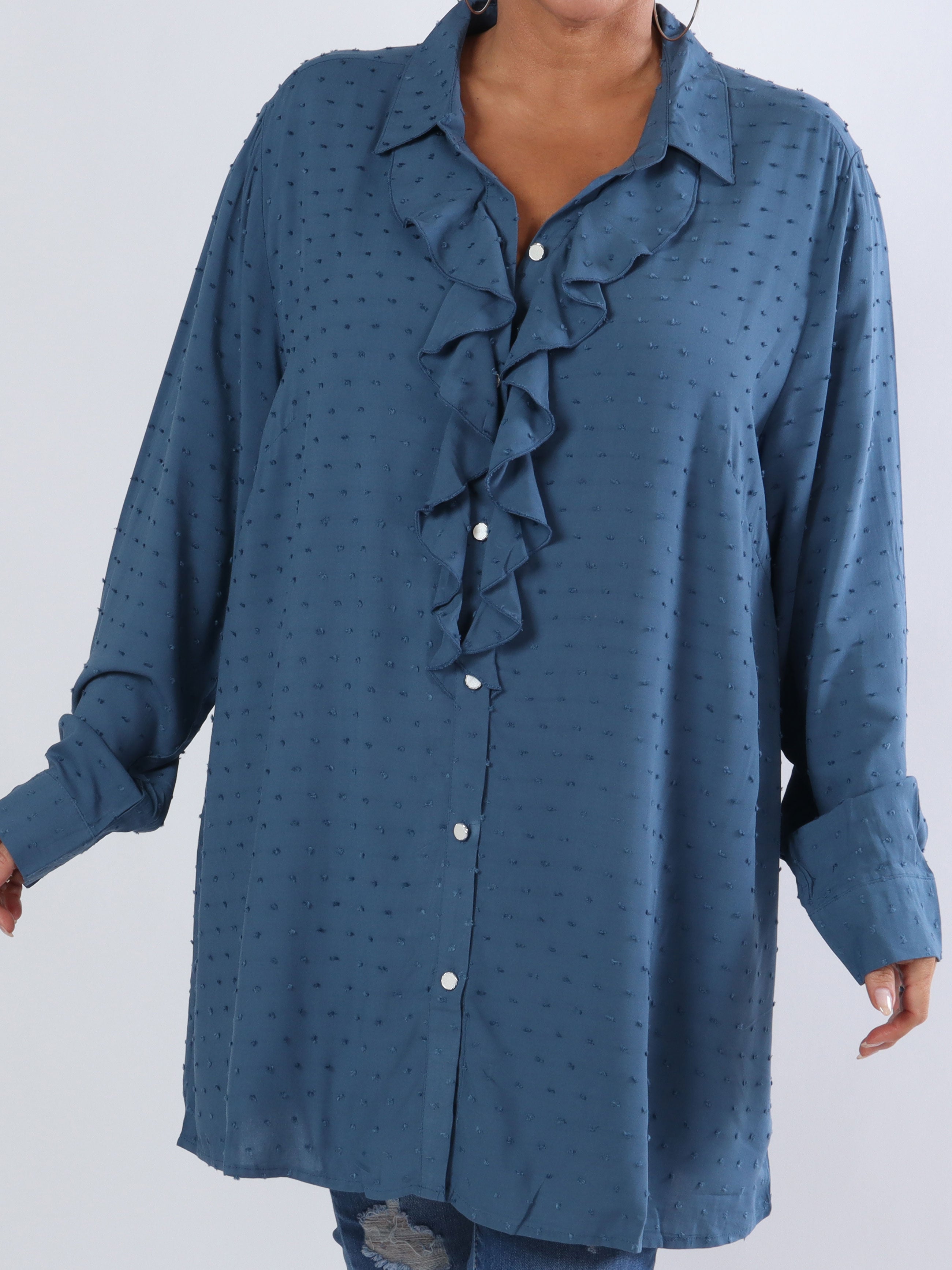 Zandra - Plus size skjorte med flæse og prikket detaljer